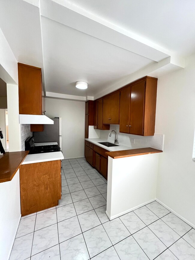 Photo - 1322 Amherst Ave Unit 8