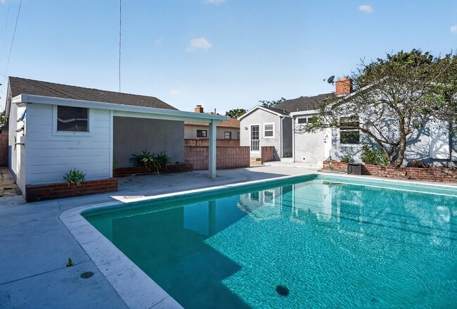 Photo - 7742 Dunbarton Ave