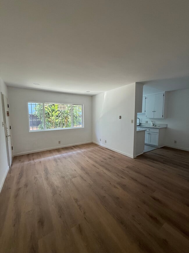 Building Photo - 453 N Oxford Ave Unit 2 Rental