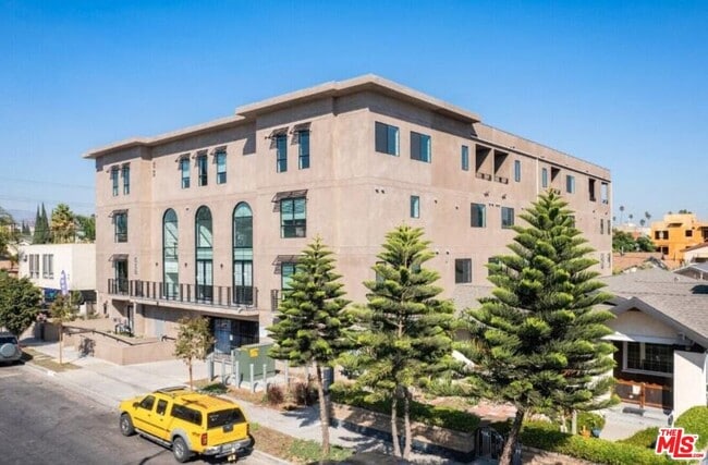 Building Photo - 552 N Hobart Blvd Unit 311