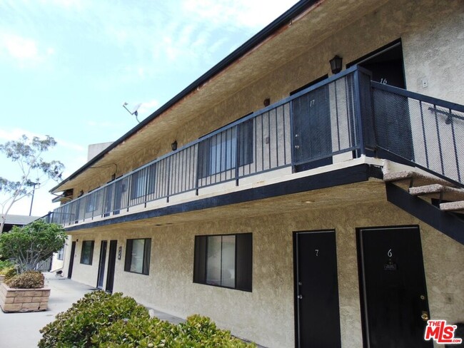Building Photo - 12100 Birch Ave Unit 22