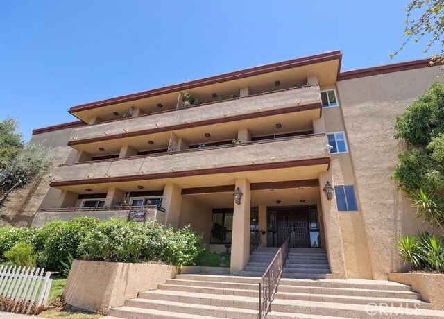 Building Photo - 5412 Lindley Ave Unit 310