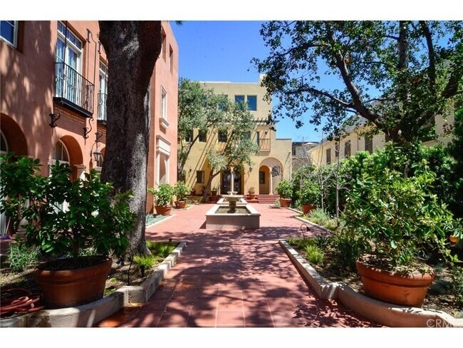 Building Photo - Los Patios De Cordova 218 S Oakland Ave Rental