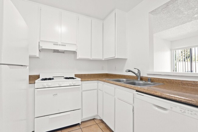 Photo - 3685 Watseka Ave Unit 105