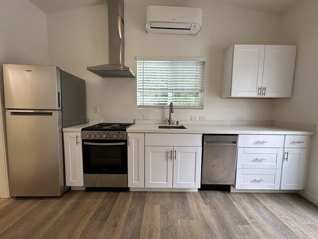 Building Photo - 2418 Calle Real Unit D