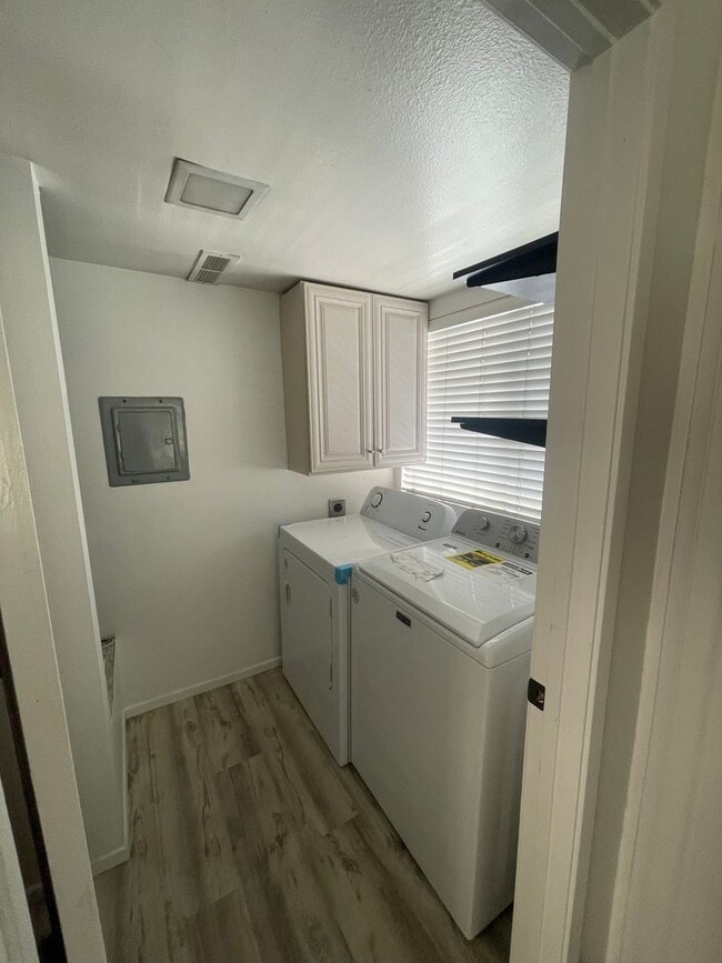 Photo - 2 Bed / 2 Bath in Clairemont