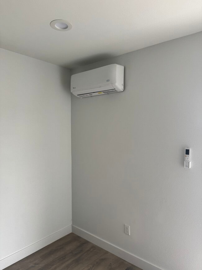 Photo - 1487 Claremont Pl