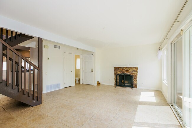 Photo - 4454 Anne Sladon St