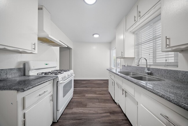 Photo - 1577 Pine Ave Unit 02