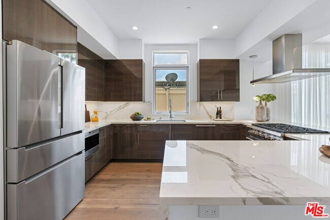 Photo - 250 N Crescent Dr Unit 101