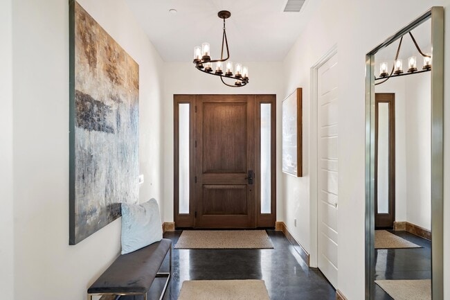 Photo - 5572 Rainier St