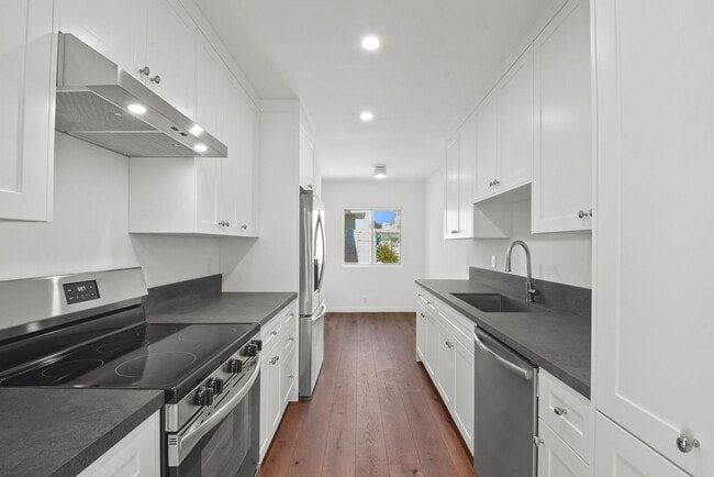Building Photo - 845 20th St Unit 201
