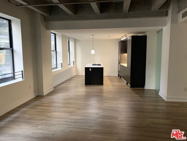 Building Photo - 727 W 7th St Unit 725 Rental