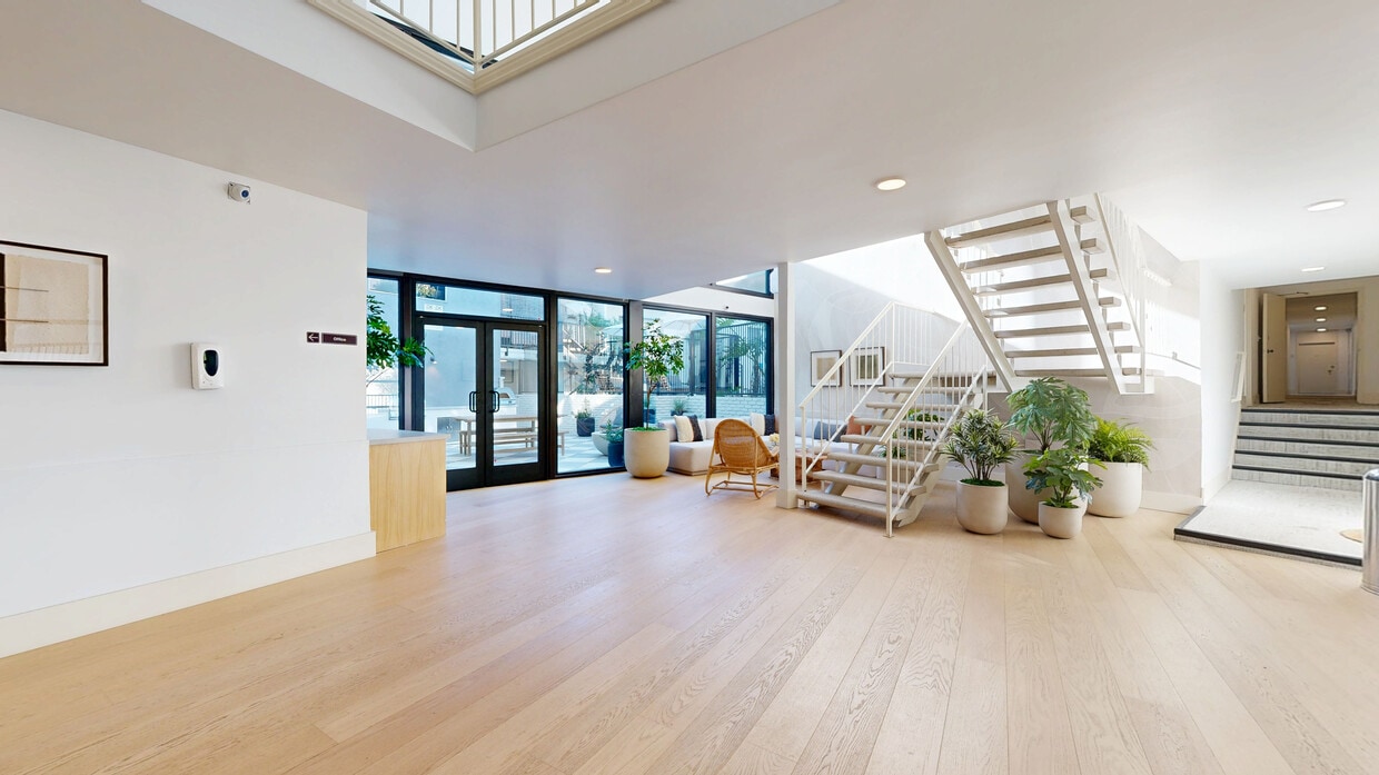 3D Tour - The Regal Villa Apts...Gorgeous Newly Remo...