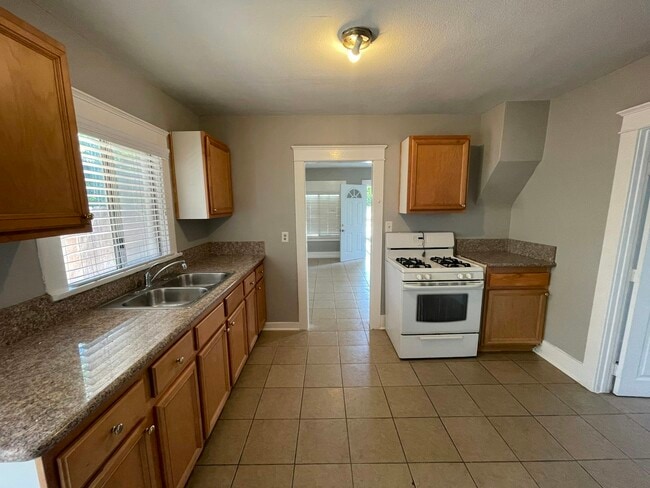 Photo - 331 N 5th St