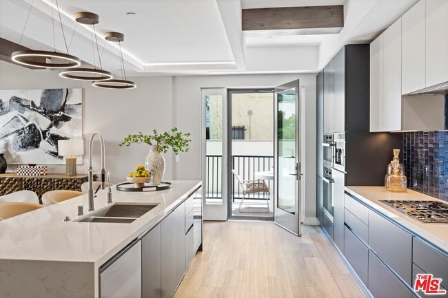 Photo - 160 N La Peer Dr Unit 202