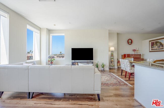 Photo - 3810 Wilshire Blvd Unit 712