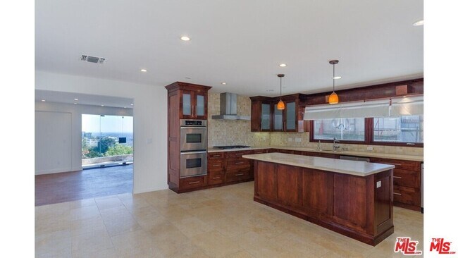 Photo - 1874 Sunset Plaza Dr