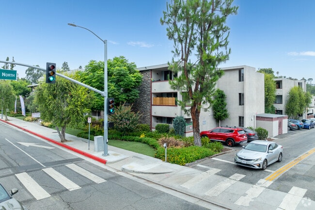 Woodland House Apartments - Woodland House Apartments