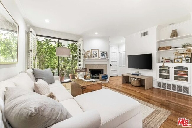 Building Photo - 1108 18th St Unit 5