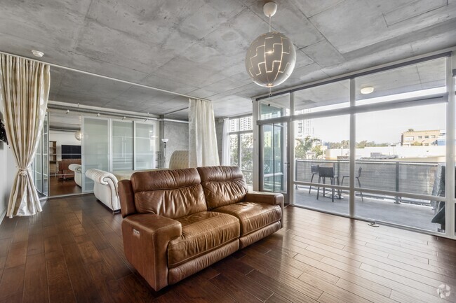 Building Photo - 1080 Park Blvd Rental