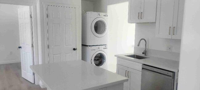 Photo - 8820 Noeline Ave