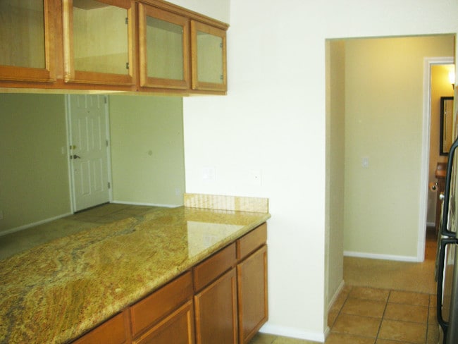 Kitchen - 615 Fredricks Ave Unit 166