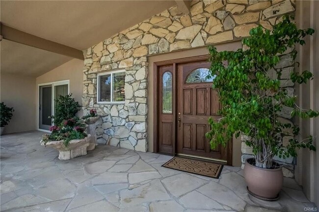 Building Photo - Charming 3-Bedroom Woodland Hills Home wit...