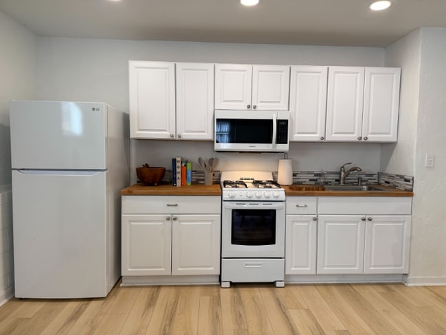 Photo - 2703 East St