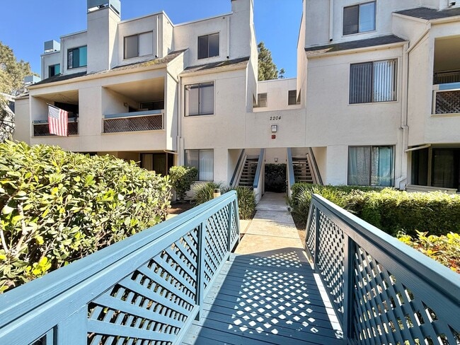 Building Photo - Great One Bedroom in the heart of Mission Valley! Parking and Laundry!