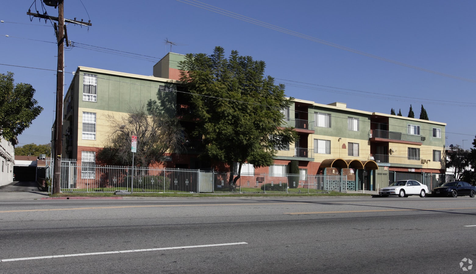 Photo - 13535 Victory Blvd Apartments