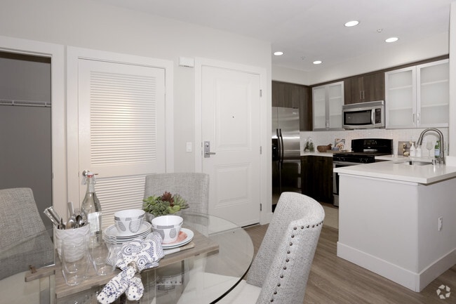 2BR, 2BA - 998 SF - The Glendon Apartments in Westwood