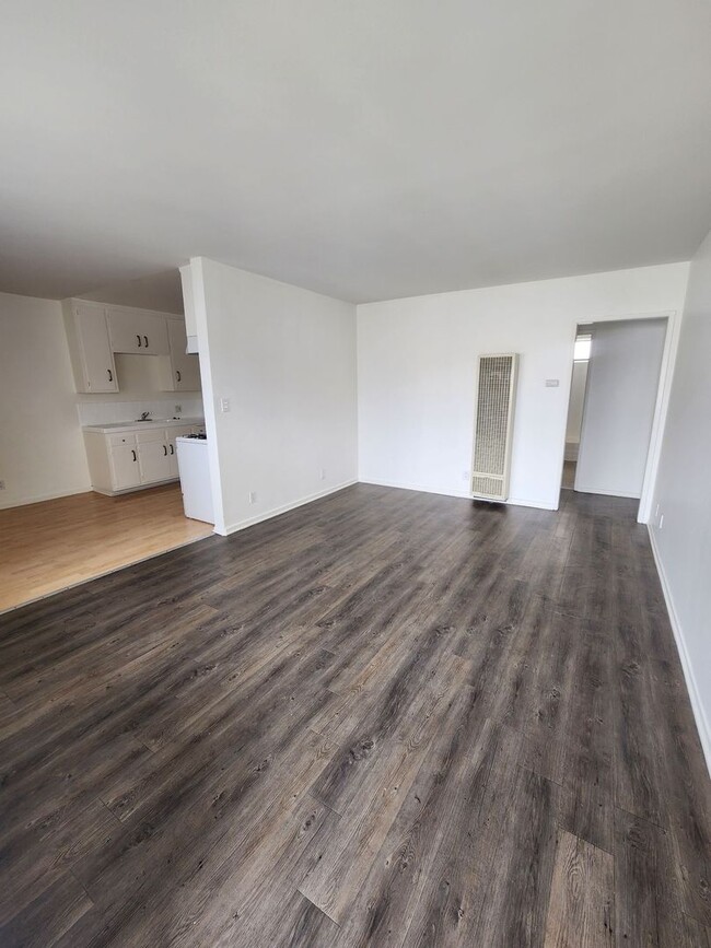 Photo - 1913 11th St - TWO bedrooms AVAILABALE !