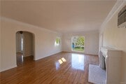 Photo - 915 S Le Doux Rd House