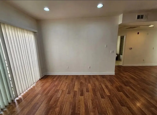 Living room - 2321 W 10th St Unit 402