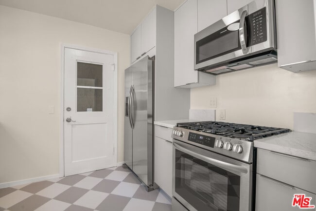 Building Photo - 405 Shirley Pl