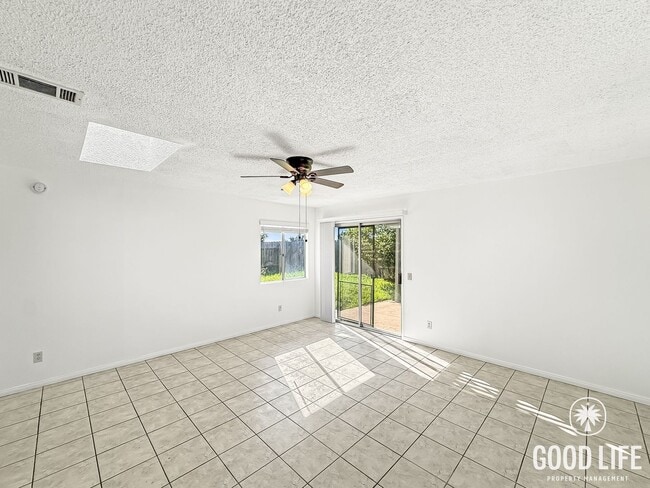 Photo - Beautiful 3Bd/2Ba Home With A 2 Car Garage Located In Mira Mesa!