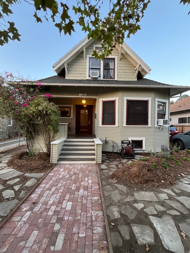 Charming 1903 Craftsman home - 133 E Avenue 42 Rental