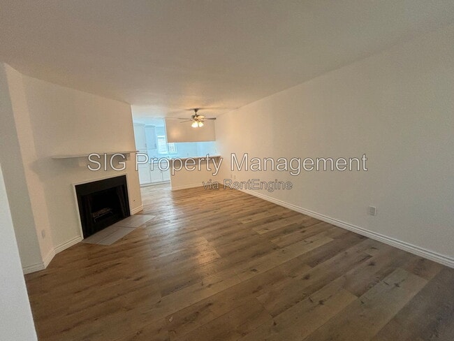 Building Photo - 10635 Sherman Grove Ave Unit 8