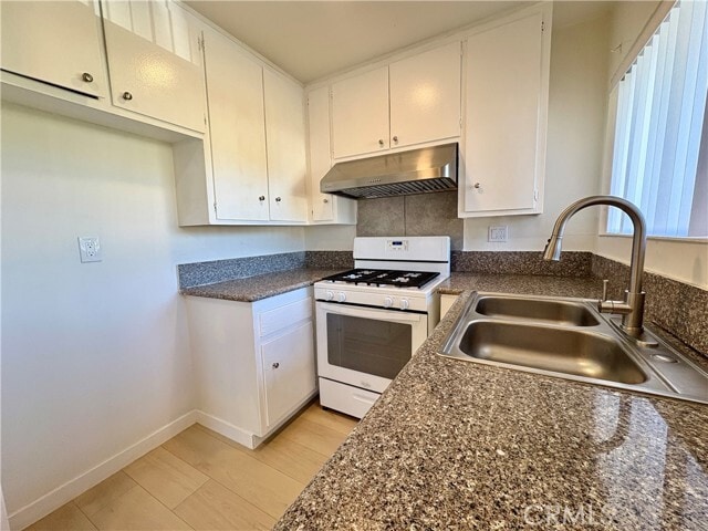 Building Photo - 660 E 6th St Unit C