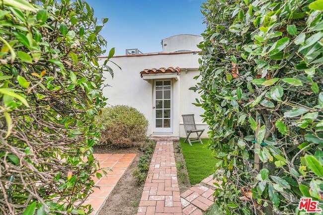 Photo - 746 Ashland Ave Unit GH