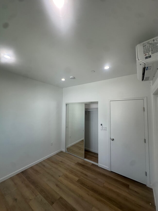 Photo - 709 E Magnolia Blvd