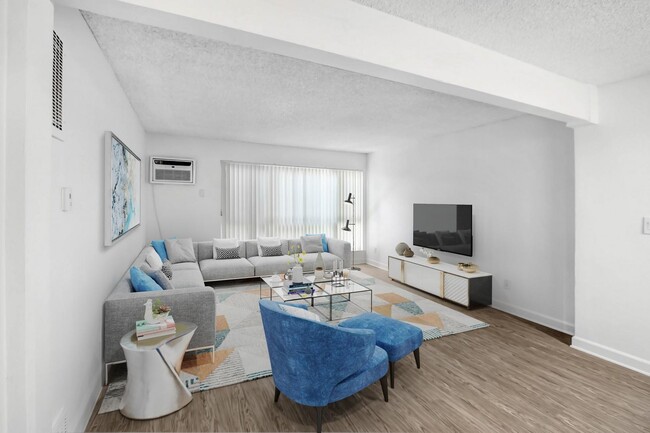 Photo - 5830 Reseda Boulevard