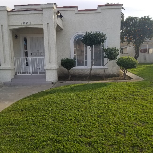 Photo - 1032 W 103rd St