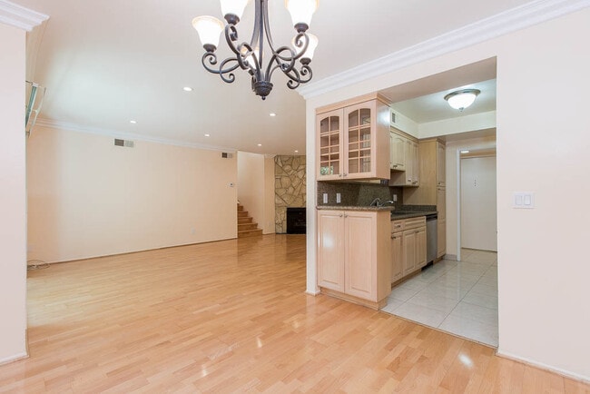 Photo - 1242 S Barrington Ave Unit 302