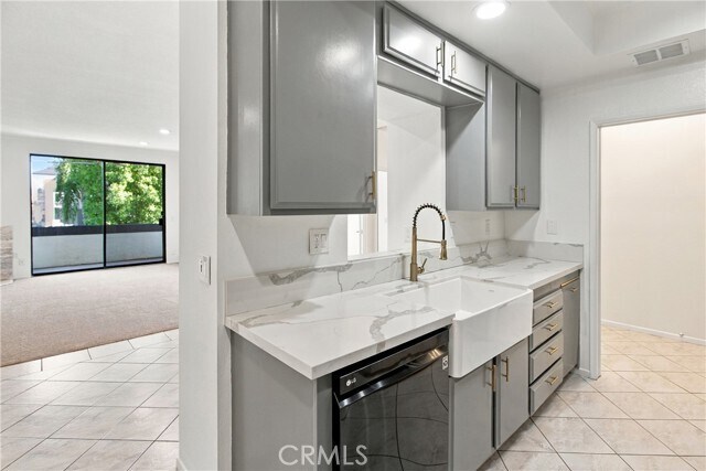 Photo - 14115 Moorpark St