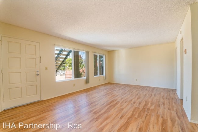 Photo - Imperial Palms Apartments