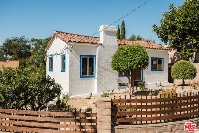 Photo - 4879 Hartwick St