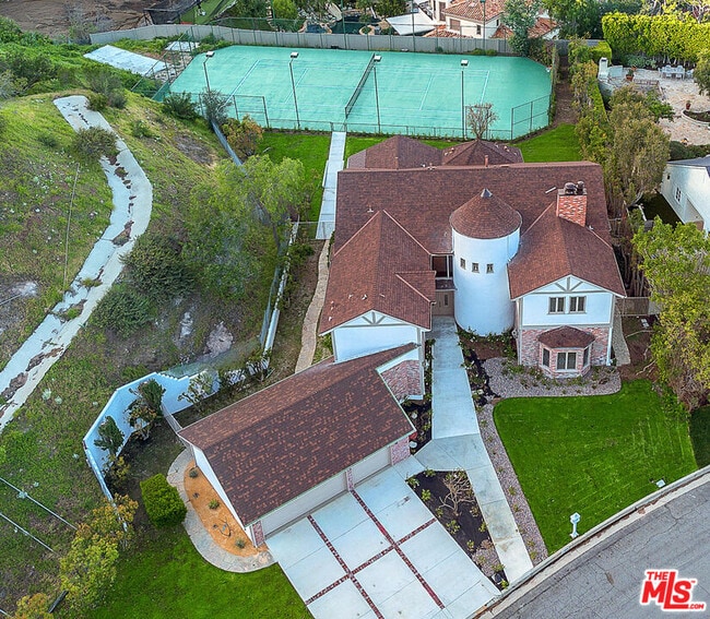 Building Photo - 17606 Camino De Yatasto