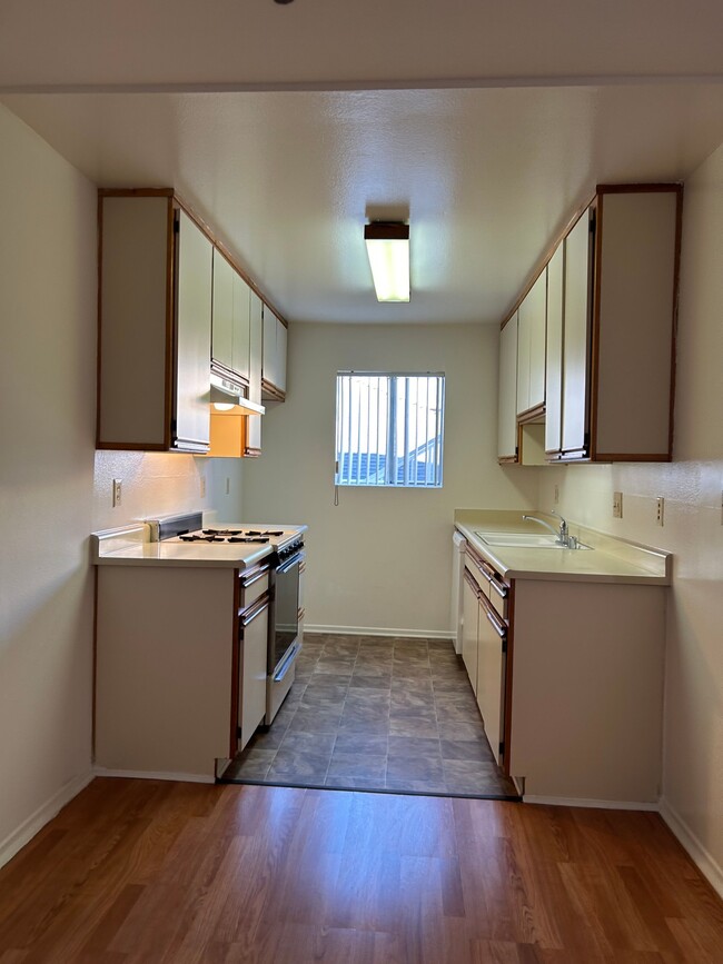 Photo - 623 E Tujunga Ave Unit 102